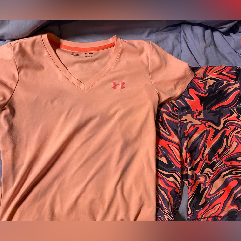 Under Armour Peach V-Neck Tee and Swirl Pattern Leggings